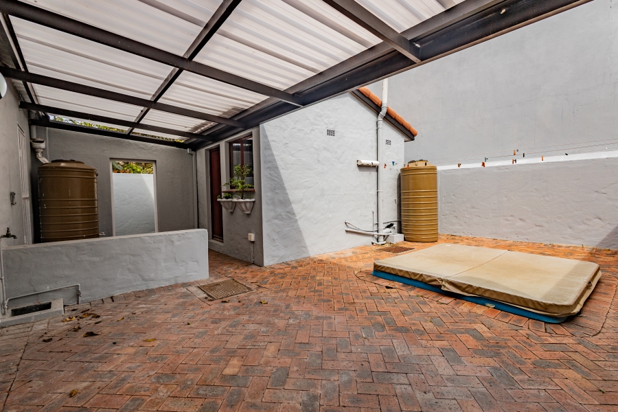 4 Bedroom Property for Sale in Bloubergrant Western Cape